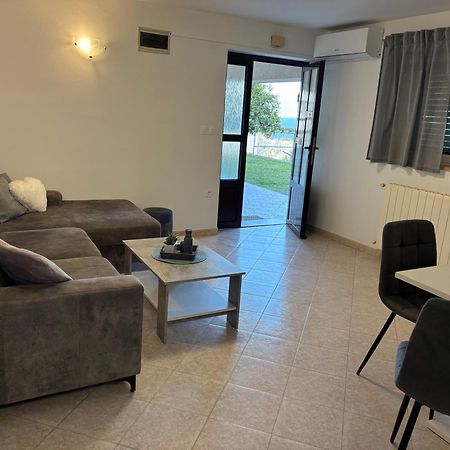 Apartments Vilma Ловран Екстер'єр фото