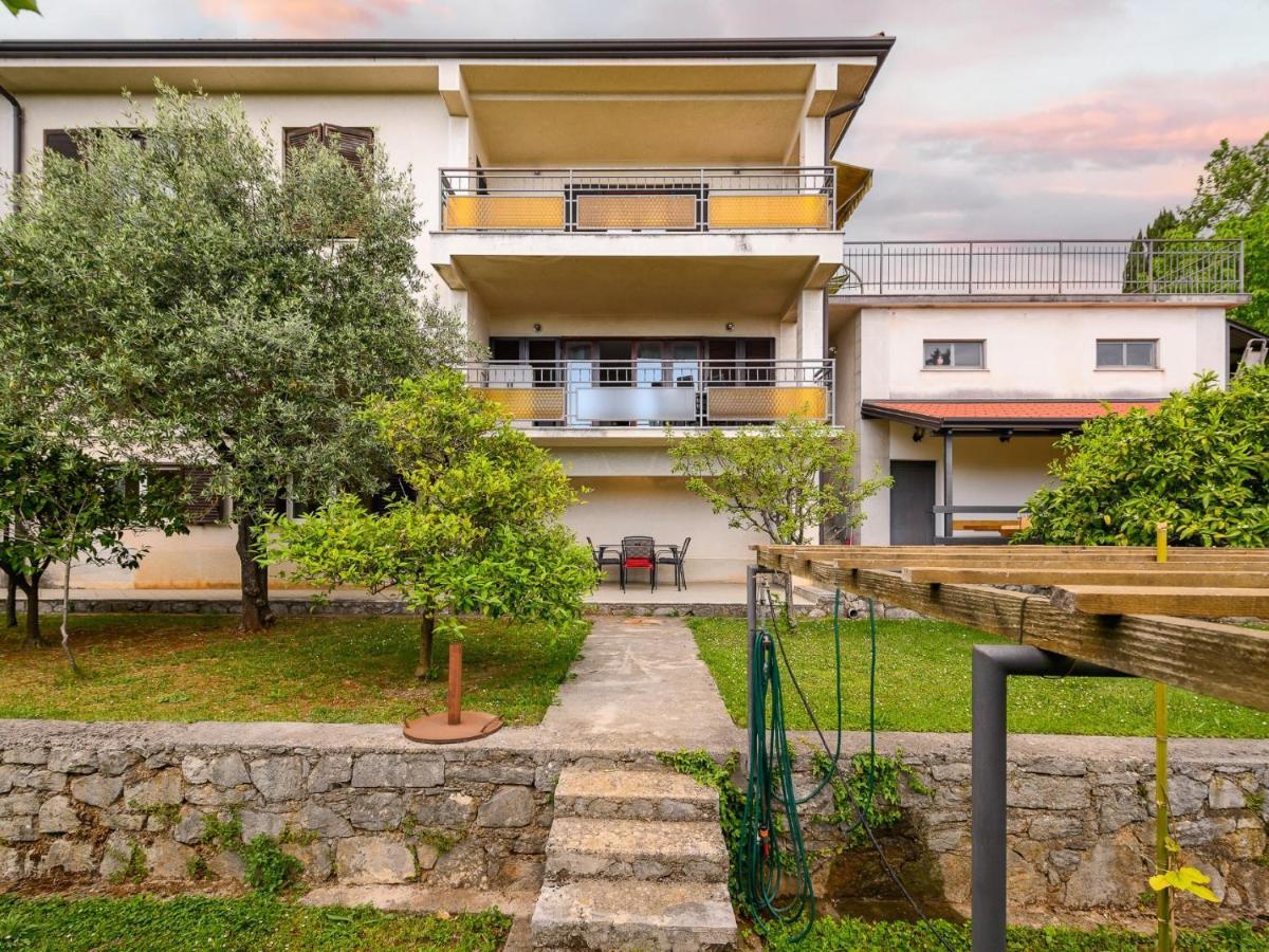 Apartments Vilma Ловран Екстер'єр фото