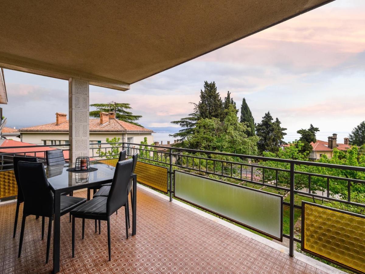 Apartments Vilma Ловран Екстер'єр фото